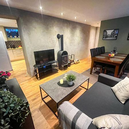 Two-Bedroom City Apartment With Fire Place, Free Parking And Fjordview Terrace - Calm And Central Ålesund Exterior foto
